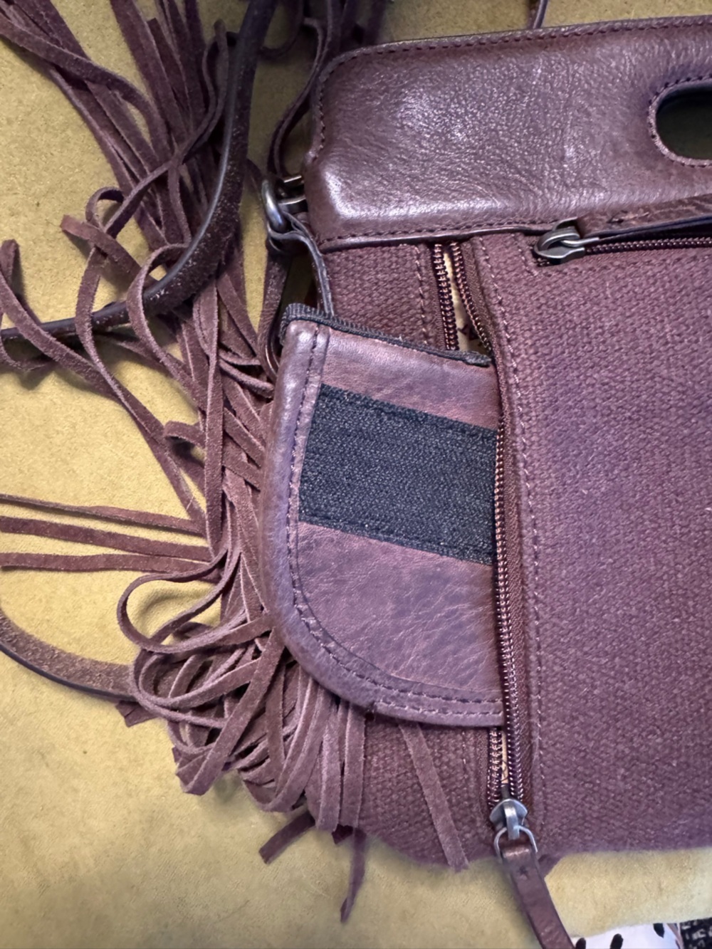 ARIAT WOMEN'S BRYNLEE CONCEALED
CARRY SLIM HANDBAG WITH HOLSTER in Aztec Multi - Picture 8 of 11